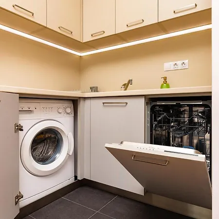 Hebros Park Next To Kapana 2br *